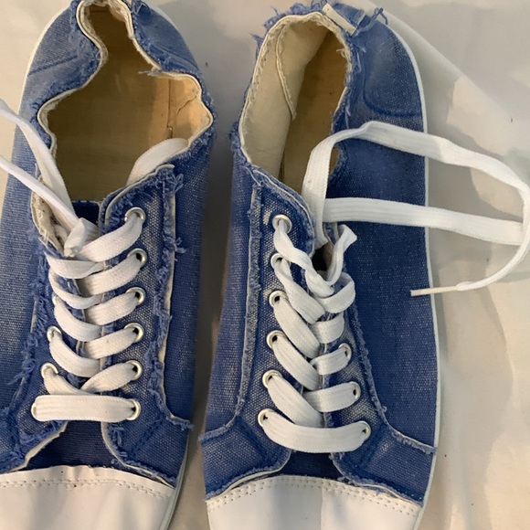 Cute lightweight shoes, blue Jean material brand new never wore size 8 - Picture 4 of 4